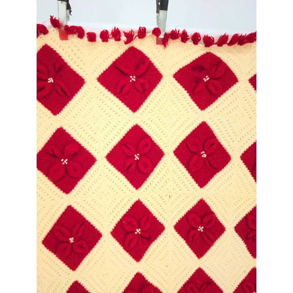 VTG  Granny Nantucket Poinsettia Afghan 87